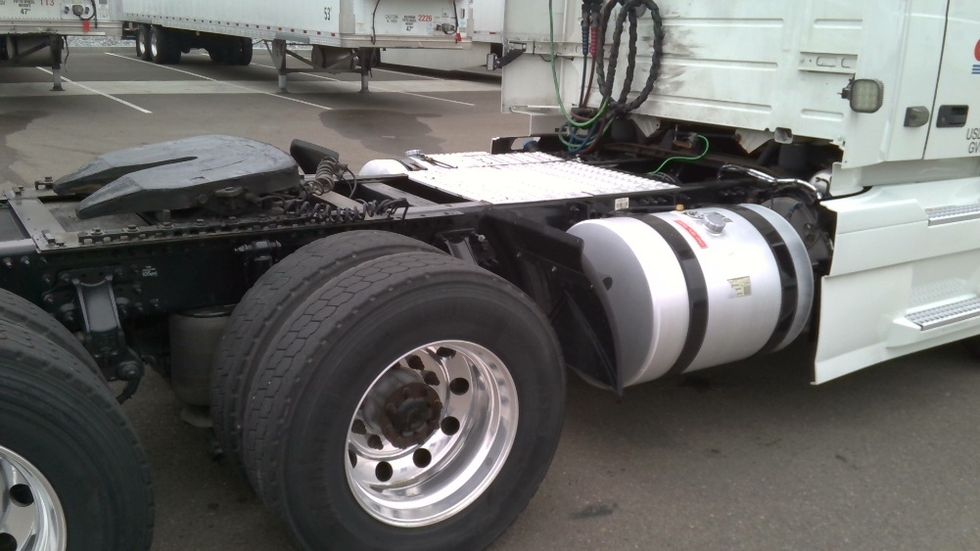 Day Cab Tractor-Heavy Duty Tractors-Volvo-2021-VNR64300-Stockton-CA-673,778\n\t\tmiles-$ 29,000 - Image 17