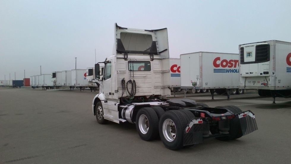 Day Cab Tractor-Heavy Duty Tractors-Volvo-2021-VNR64300-Stockton-CA-673,778\n\t\tmiles-$ 29,000 - Image 6