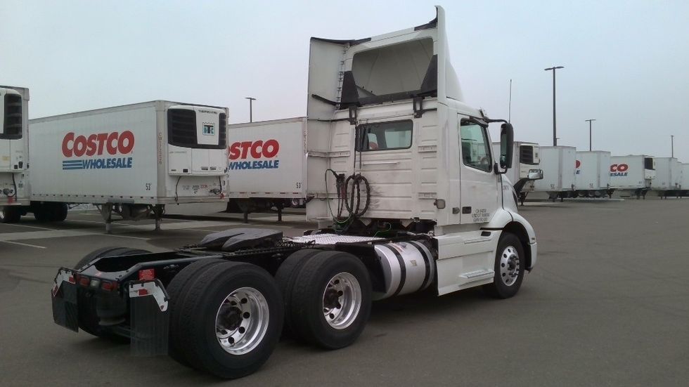 Day Cab Tractor-Heavy Duty Tractors-Volvo-2021-VNR64300-Stockton-CA-673,778\n\t\tmiles-$ 29,000 - Image 8