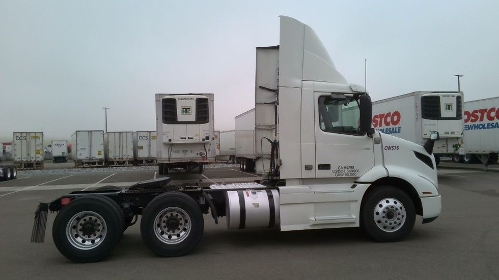 Day Cab Tractor-Heavy Duty Tractors-Volvo-2021-VNR64300-Stockton-CA-673,778\n\t\tmiles-$ 29,000 - Image 9