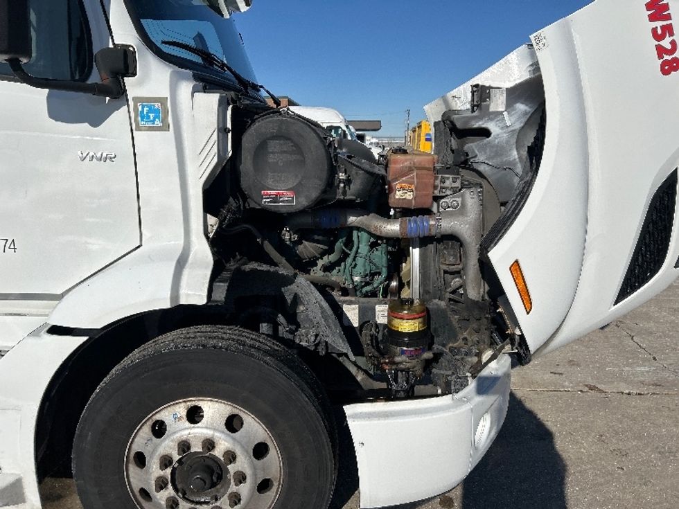 Day Cab Tractor-Heavy Duty Tractors-Volvo-2021-VNR64300-Sturtevant-WI-482,837\n\t\tmiles-$ 41,750 - Image 15