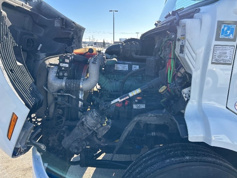 Day Cab Tractor-Heavy Duty Tractors-Volvo-2021-VNR64300-Sturtevant-WI-482,837\n\t\tmiles-$ 41,750 - Image 16