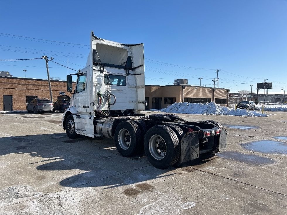 Day Cab Tractor-Heavy Duty Tractors-Volvo-2021-VNR64300-Sturtevant-WI-482,837\n\t\tmiles-$ 41,750 - Image 5