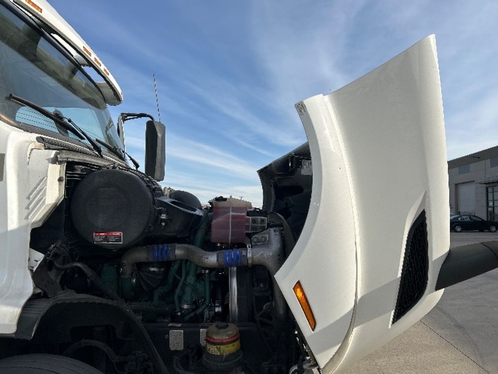 Day Cab Tractor-Heavy Duty Tractors-Volvo-2021-VNR64300-Sturtevant-WI-518,650\n\t\tmiles-$ 46,500 - Image 15