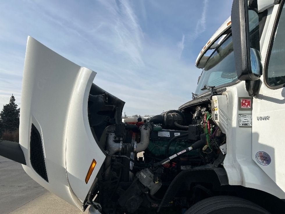 Day Cab Tractor-Heavy Duty Tractors-Volvo-2021-VNR64300-Sturtevant-WI-518,650\n\t\tmiles-$ 46,500 - Image 16