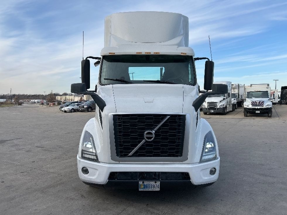 Day Cab Tractor-Heavy Duty Tractors-Volvo-2021-VNR64300-Sturtevant-WI-518,650\n\t\tmiles-$ 46,500 - Image 2