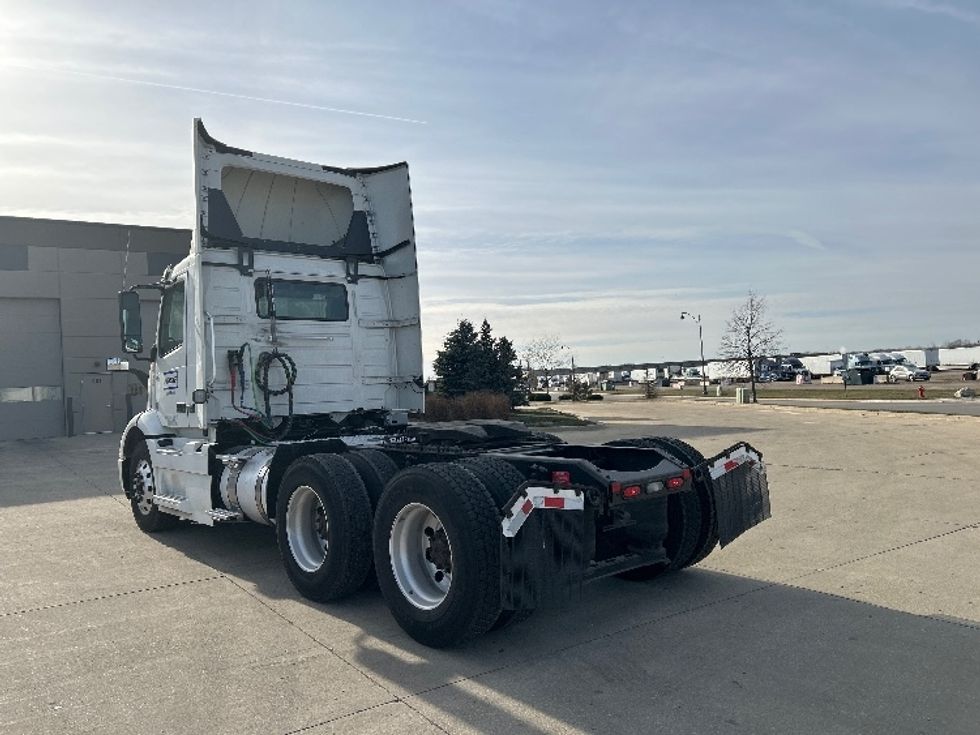 Day Cab Tractor-Heavy Duty Tractors-Volvo-2021-VNR64300-Sturtevant-WI-518,650\n\t\tmiles-$ 46,500 - Image 5