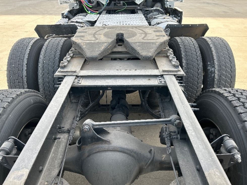 Day Cab Tractor-Heavy Duty Tractors-Volvo-2021-VNR64300-Sturtevant-WI-518,650\n\t\tmiles-$ 46,500 - Image 6