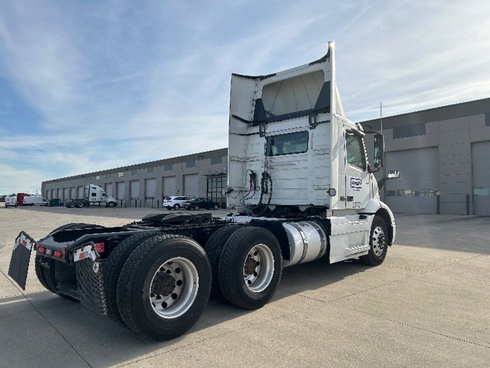 Day Cab Tractor-Heavy Duty Tractors-Volvo-2021-VNR64300-Sturtevant-WI-518,650\n\t\tmiles-$ 46,500 - Image 7