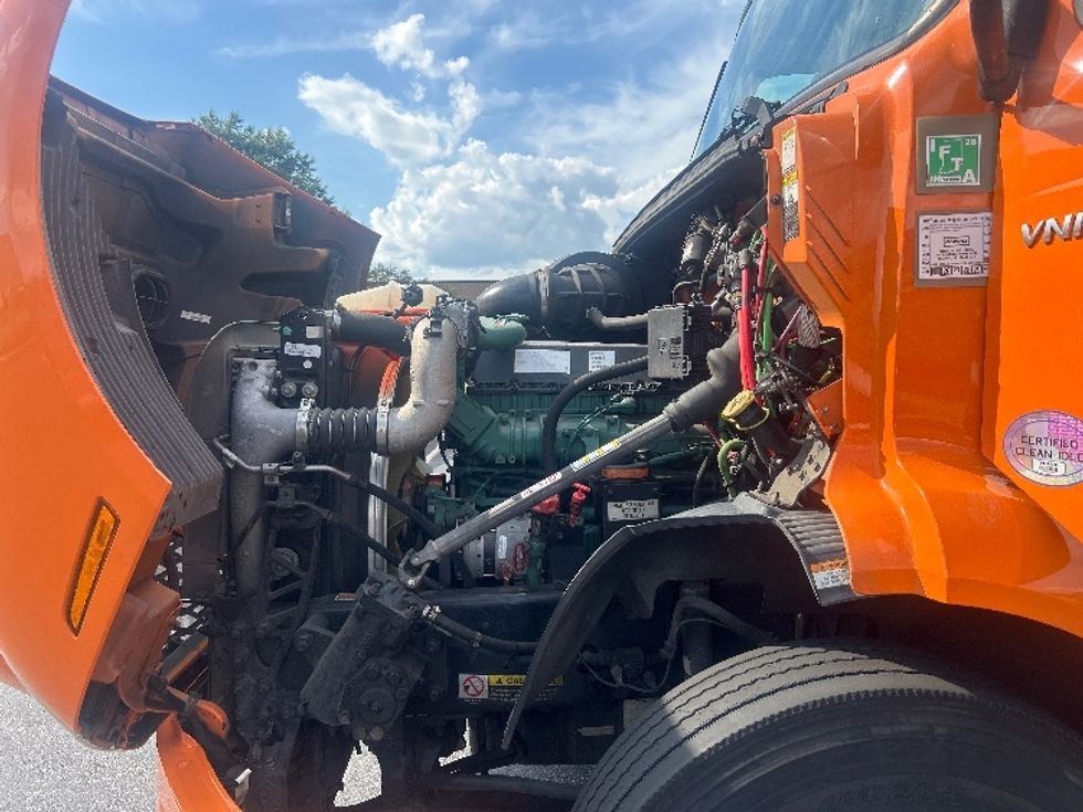 Day Cab Tractor-Heavy Duty Tractors-Volvo-2021-VNR64300-Swedesboro-NJ-207,778\n\t\tmiles-$ 59,500 - Image 16