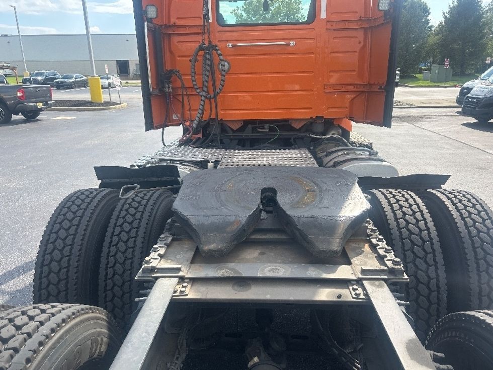 Day Cab Tractor-Heavy Duty Tractors-Volvo-2021-VNR64300-Swedesboro-NJ-207,778\n\t\tmiles-$ 59,500 - Image 6
