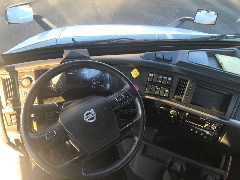 Day Cab Tractor-Heavy Duty Tractors-Volvo-2021-VNR64300-Tempe-AZ-490,748\n\t\tmiles-$ 45,500 - Image 12