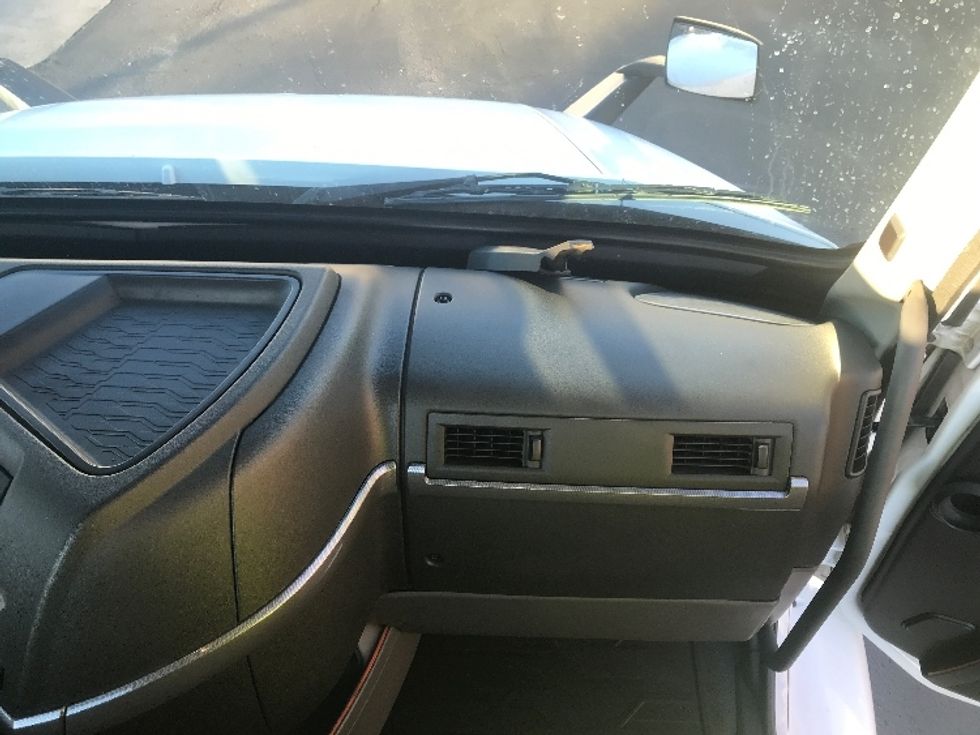 Day Cab Tractor-Heavy Duty Tractors-Volvo-2021-VNR64300-Tempe-AZ-490,748\n\t\tmiles-$ 45,500 - Image 14