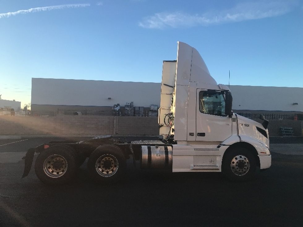 Day Cab Tractor-Heavy Duty Tractors-Volvo-2021-VNR64300-Tempe-AZ-490,748\n\t\tmiles-$ 45,500 - Image 8
