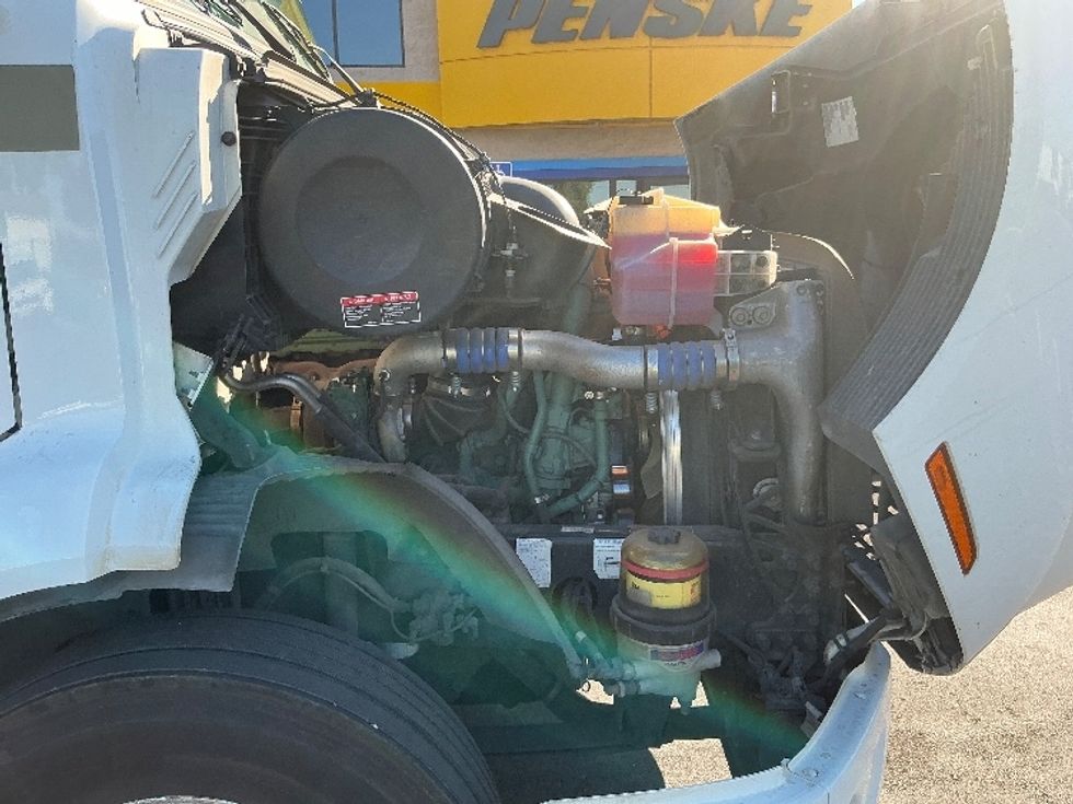 Day Cab Tractor-Heavy Duty Tractors-Volvo-2021-VNR64300-Torrance-CA-531,344\n\t\tmiles-$ 40,750 - Image 15