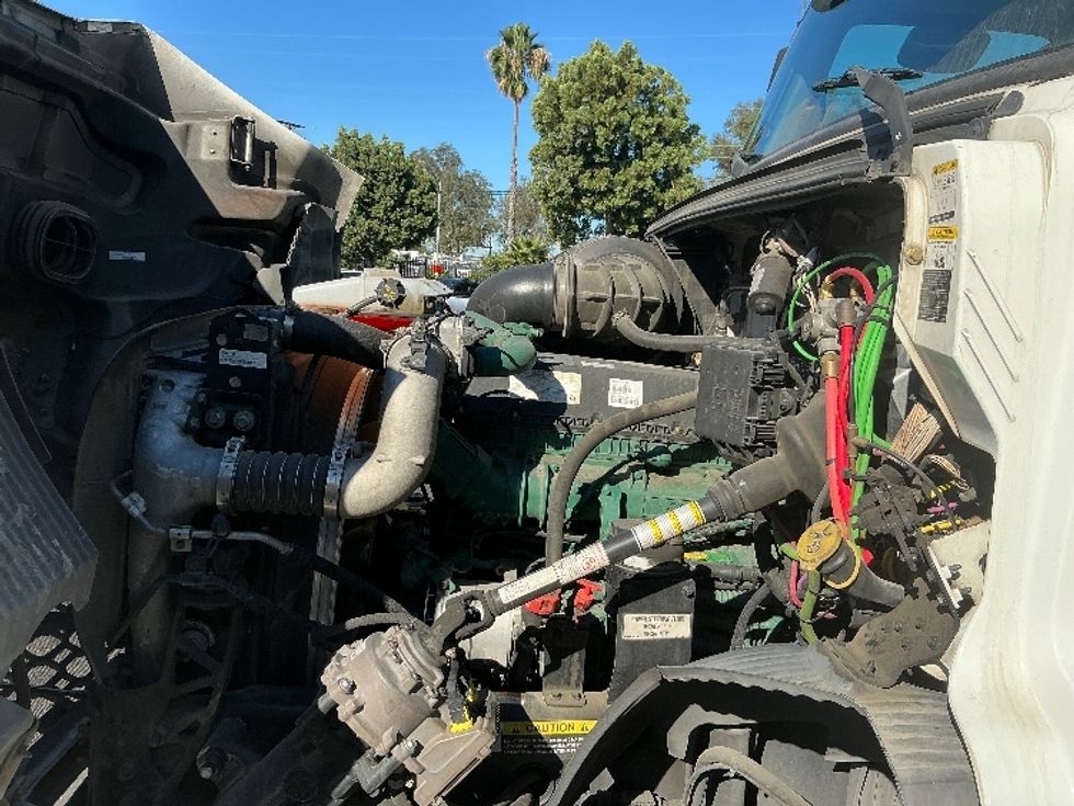 Day Cab Tractor-Heavy Duty Tractors-Volvo-2021-VNR64300-Torrance-CA-531,344\n\t\tmiles-$ 40,750 - Image 16