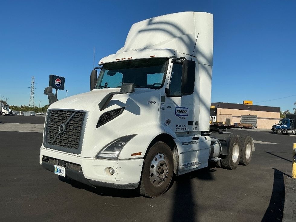 Day Cab Tractor-Heavy Duty Tractors-Volvo-2021-VNR64300-Torrance-CA-531,344\n\t\tmiles-$ 40,750 - Image 3