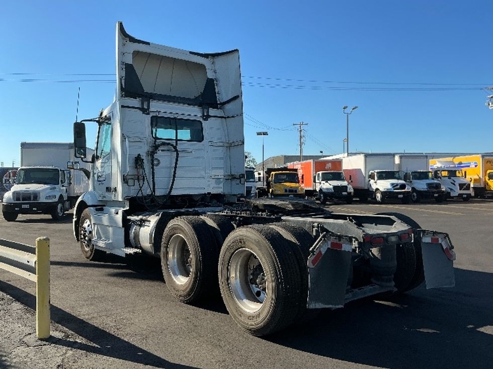Day Cab Tractor-Heavy Duty Tractors-Volvo-2021-VNR64300-Torrance-CA-531,344\n\t\tmiles-$ 40,750 - Image 5