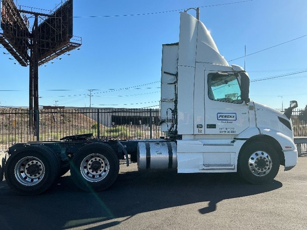 Day Cab Tractor-Heavy Duty Tractors-Volvo-2021-VNR64300-Torrance-CA-531,344\n\t\tmiles-$ 40,750 - Image 8
