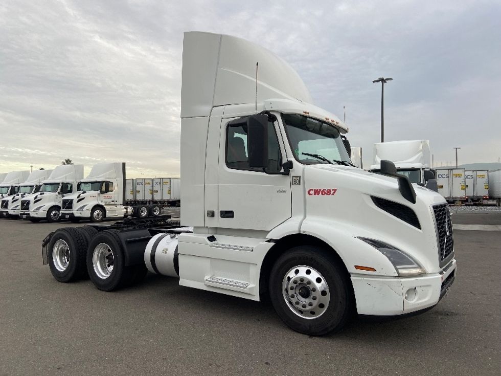 Day Cab Tractor-Heavy Duty Tractors-Volvo-2021-VNR64300-Tracy-CA-544,847\n\t\tmiles-$ 37,250 - Image 1