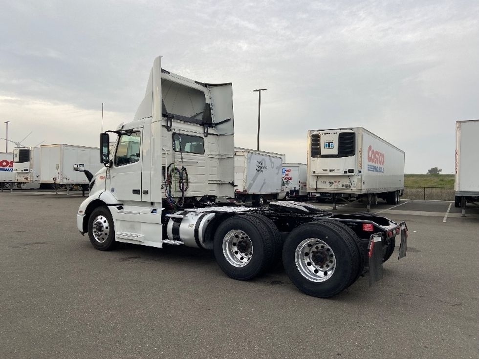 Day Cab Tractor-Heavy Duty Tractors-Volvo-2021-VNR64300-Tracy-CA-544,847\n\t\tmiles-$ 37,250 - Image 5