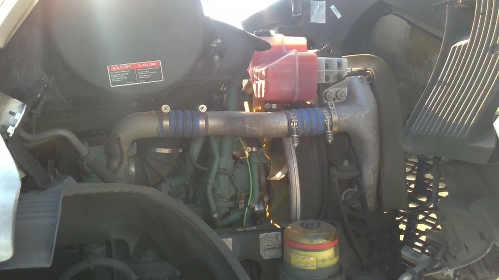 Day Cab Tractor-Heavy Duty Tractors-Volvo-2021-VNR64300-Tracy-CA-591,788\n\t\tmiles-$ 32,500 - Image 14