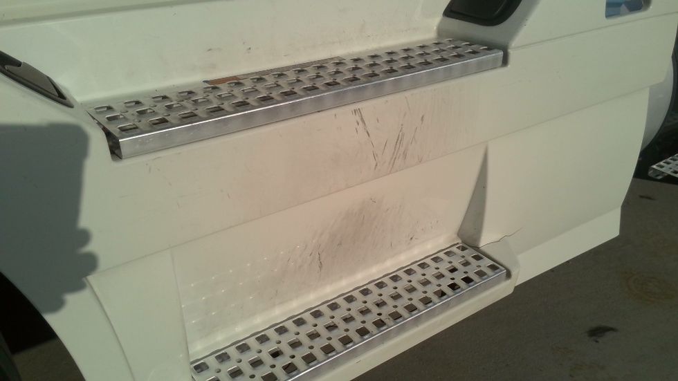 Day Cab Tractor-Heavy Duty Tractors-Volvo-2021-VNR64300-Tracy-CA-591,788\n\t\tmiles-$ 32,500 - Image 17