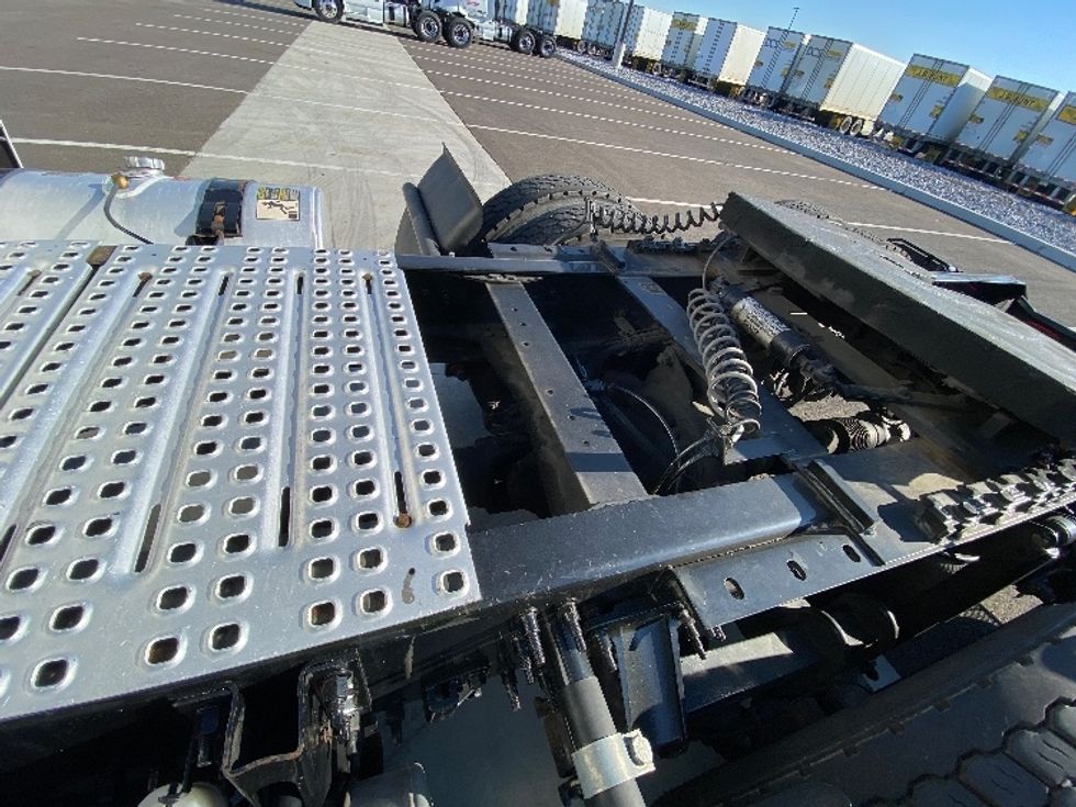 Day Cab Tractor-Heavy Duty Tractors-Volvo-2021-VNR64300-West Sacramento-CA-603,746\n\t\tmiles-$ 32,250 - Image 17