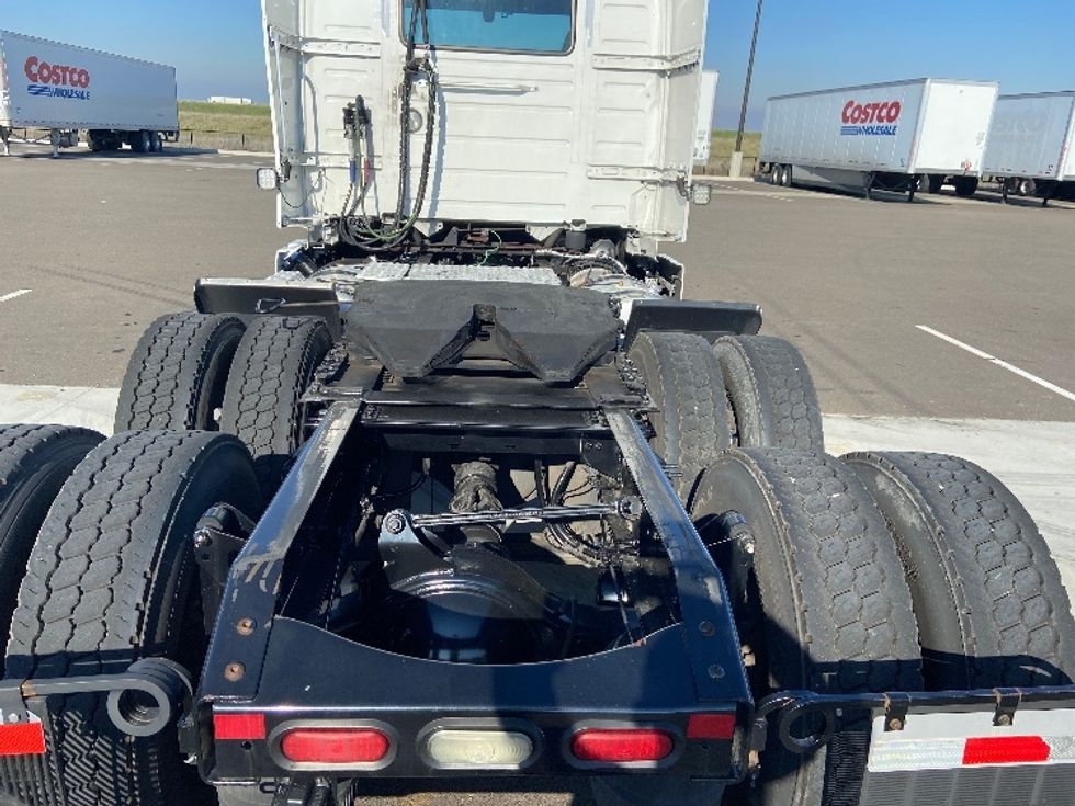 Day Cab Tractor-Heavy Duty Tractors-Volvo-2021-VNR64300-West Sacramento-CA-603,746\n\t\tmiles-$ 32,250 - Image 6