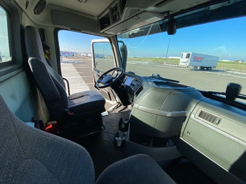 Day Cab Tractor-Heavy Duty Tractors-Volvo-2021-VNR64300-West Sacramento-CA-651,087\n\t\tmiles-$ 10,000 - Image 14