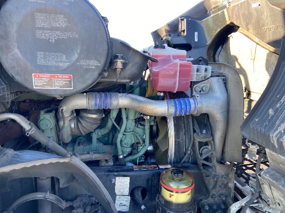 Day Cab Tractor-Heavy Duty Tractors-Volvo-2021-VNR64300-West Sacramento-CA-651,087\n\t\tmiles-$ 10,000 - Image 15