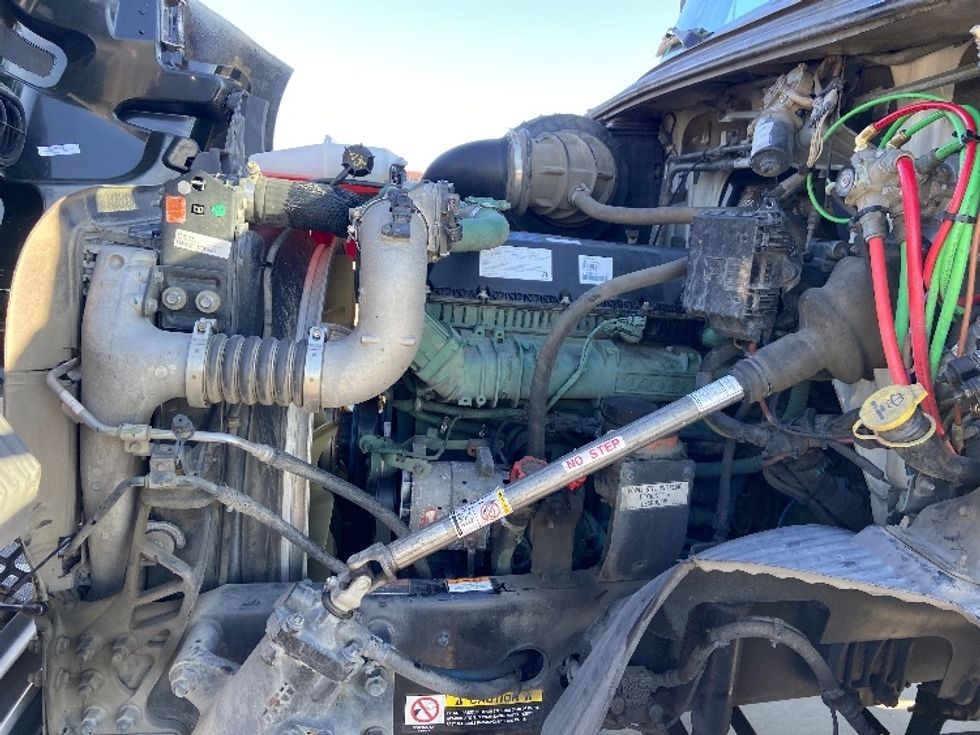 Day Cab Tractor-Heavy Duty Tractors-Volvo-2021-VNR64300-West Sacramento-CA-651,087\n\t\tmiles-$ 10,000 - Image 16