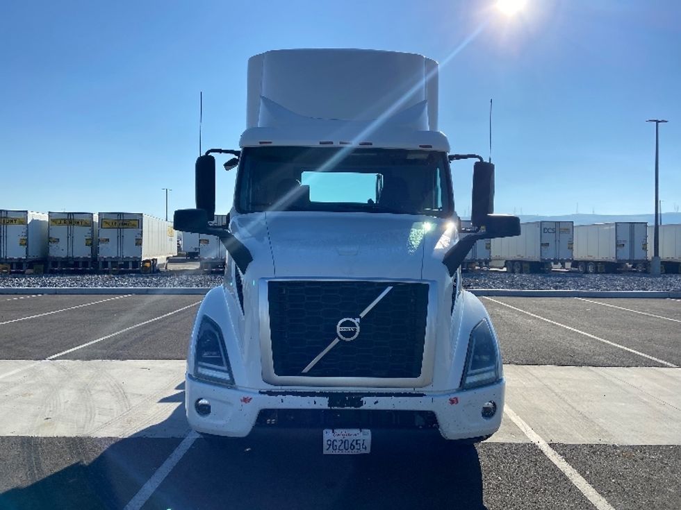 Day Cab Tractor-Heavy Duty Tractors-Volvo-2021-VNR64300-West Sacramento-CA-651,087\n\t\tmiles-$ 10,000 - Image 2