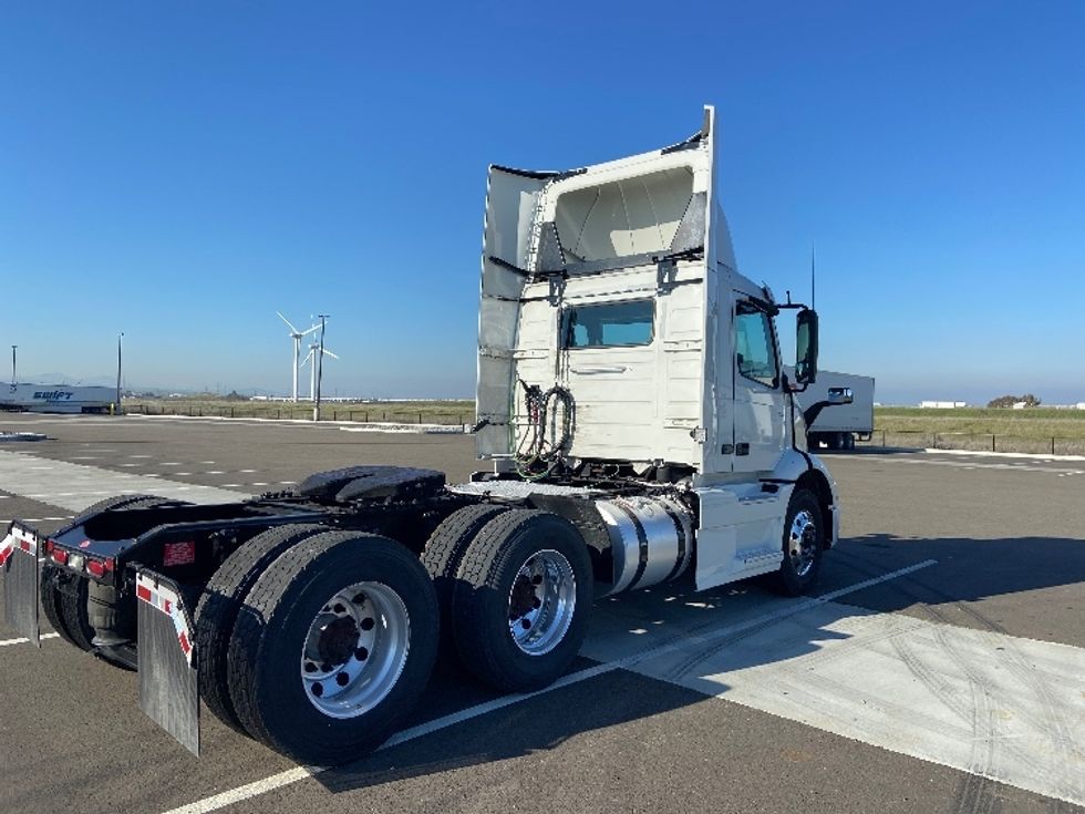 Day Cab Tractor-Heavy Duty Tractors-Volvo-2021-VNR64300-West Sacramento-CA-651,087\n\t\tmiles-$ 10,000 - Image 7
