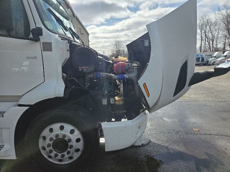 Day Cab Tractor-Heavy Duty Tractors-Volvo-2021-VNR64300-Ypsilanti-MI-594,993\n\t\tmiles-$ 29,250 - Image 15