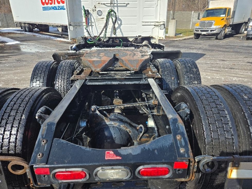 Day Cab Tractor-Heavy Duty Tractors-Volvo-2021-VNR64300-Ypsilanti-MI-594,993\n\t\tmiles-$ 29,250 - Image 6