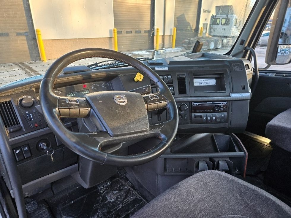 Day Cab Tractor-Heavy Duty Tractors-Volvo-2021-VNR64300-Ypsilanti-MI-631,343\n\t\tmiles-$ 29,000 - Image 11