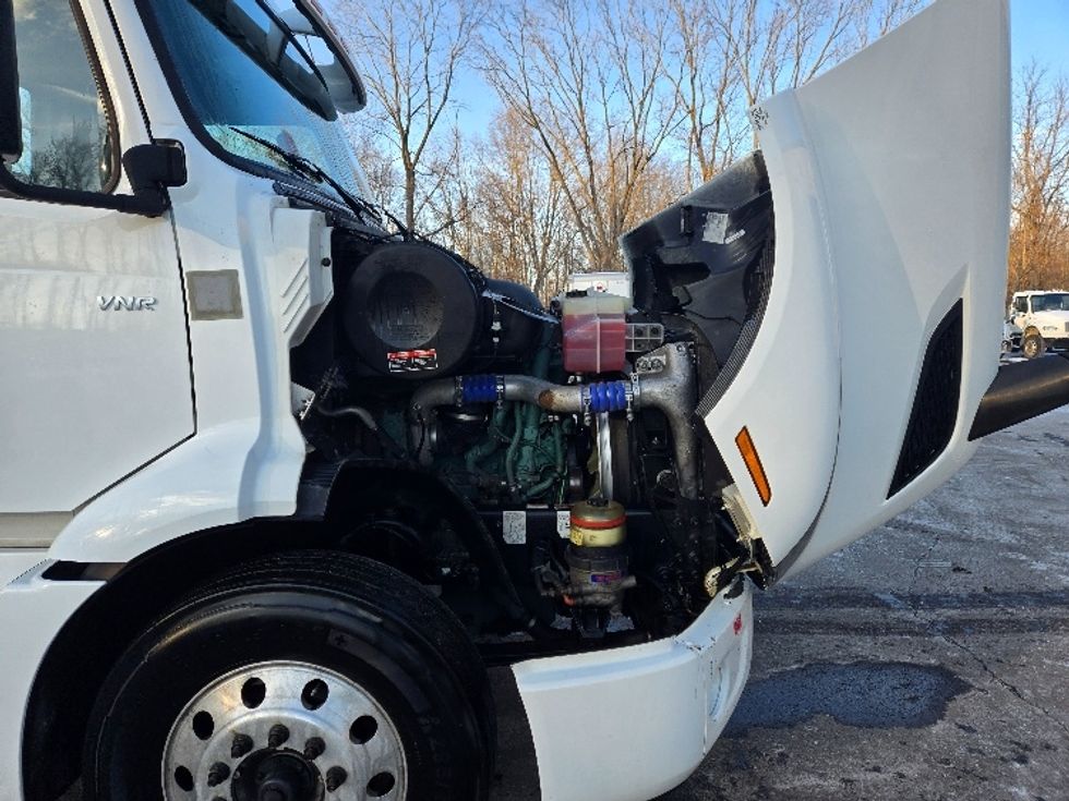 Day Cab Tractor-Heavy Duty Tractors-Volvo-2021-VNR64300-Ypsilanti-MI-631,343\n\t\tmiles-$ 29,000 - Image 15