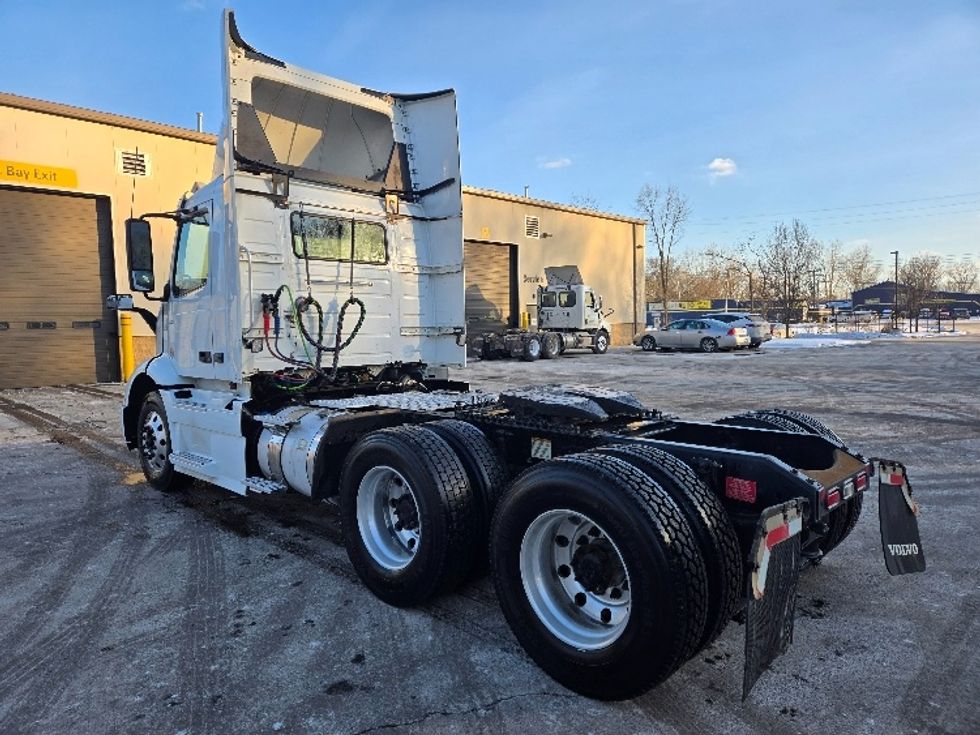 Day Cab Tractor-Heavy Duty Tractors-Volvo-2021-VNR64300-Ypsilanti-MI-631,343\n\t\tmiles-$ 29,000 - Image 5
