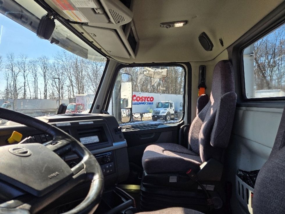 Day Cab Tractor-Heavy Duty Tractors-Volvo-2021-VNR64300-Ypsilanti-MI-659,320\n\t\tmiles-$ 29,000 - Image 10