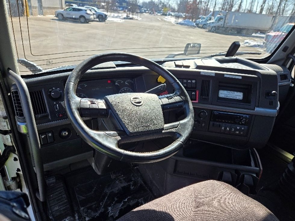 Day Cab Tractor-Heavy Duty Tractors-Volvo-2021-VNR64300-Ypsilanti-MI-659,320\n\t\tmiles-$ 29,000 - Image 11