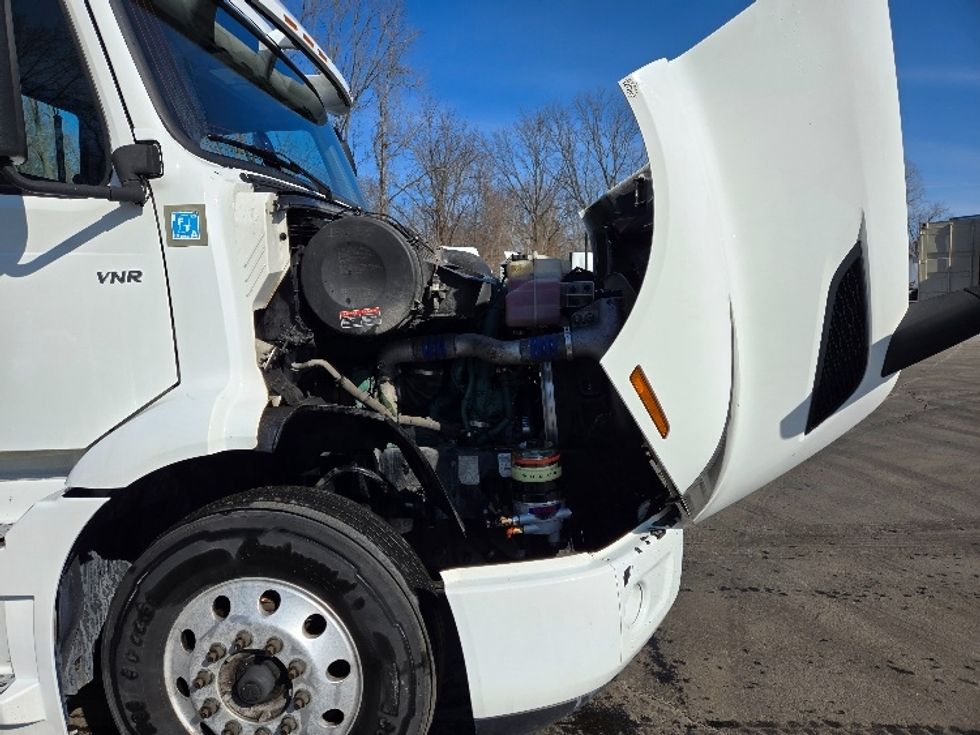 Day Cab Tractor-Heavy Duty Tractors-Volvo-2021-VNR64300-Ypsilanti-MI-659,320\n\t\tmiles-$ 29,000 - Image 15