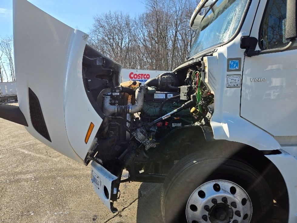 Day Cab Tractor-Heavy Duty Tractors-Volvo-2021-VNR64300-Ypsilanti-MI-659,320\n\t\tmiles-$ 29,000 - Image 16