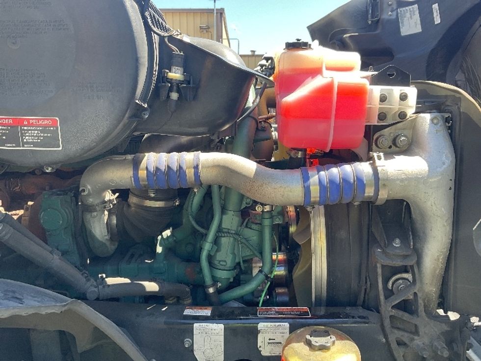 Day Cab Tractor-Heavy Duty Tractors-Volvo-2021-VNR84300-Kent-WA-390,775\n\t\tmiles-$ 75,000 - Image 15