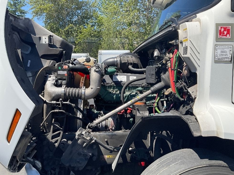 Day Cab Tractor-Heavy Duty Tractors-Volvo-2021-VNR84300-Kent-WA-390,775\n\t\tmiles-$ 75,000 - Image 16