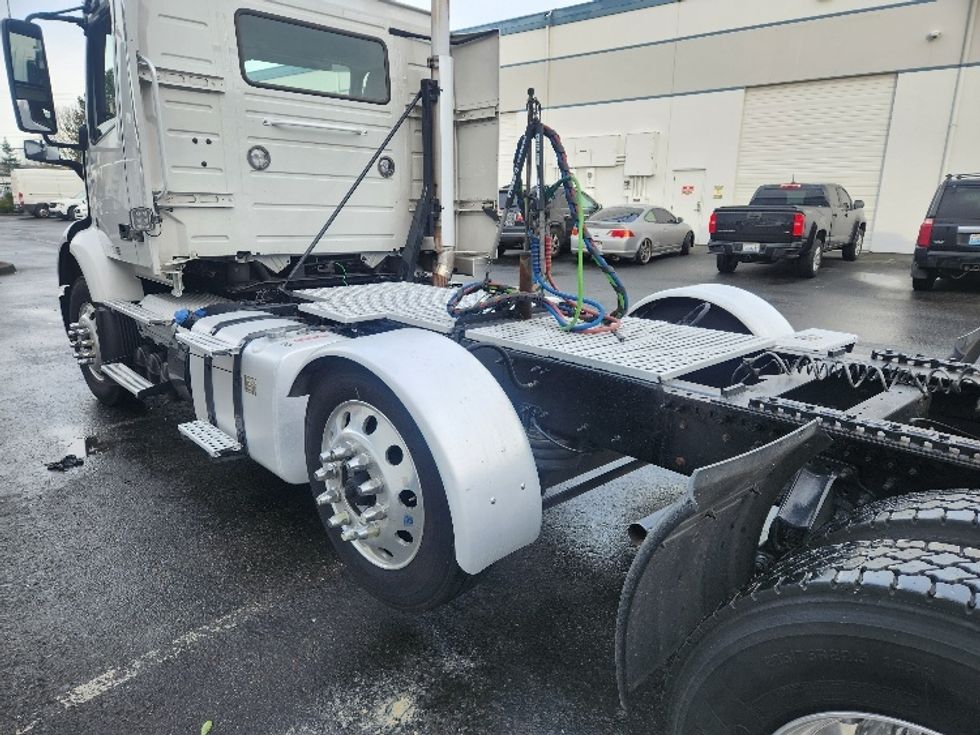 Day Cab Tractor-Heavy Duty Tractors-Volvo-2021-VNR84300-Kent-WA-433,639\n\t\tmiles-$ 67,750 - Image 17