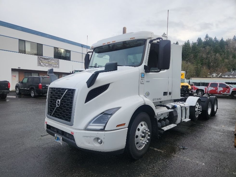 Day Cab Tractor-Heavy Duty Tractors-Volvo-2021-VNR84300-Kent-WA-433,639\n\t\tmiles-$ 67,750 - Image 3