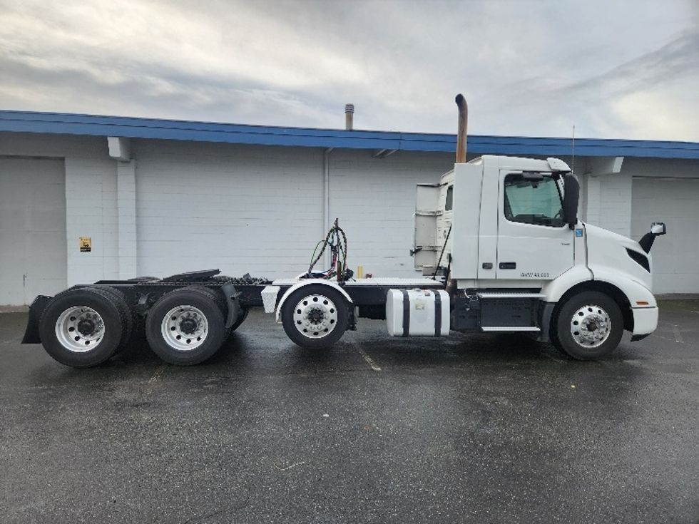 Day Cab Tractor-Heavy Duty Tractors-Volvo-2021-VNR84300-Kent-WA-433,639\n\t\tmiles-$ 67,750 - Image 8