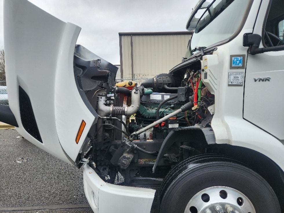 Day Cab Tractor-Heavy Duty Tractors-Volvo-2021-VNR84300-Kent-WA-444,489\n\t\tmiles-$ 66,750 - Image 15