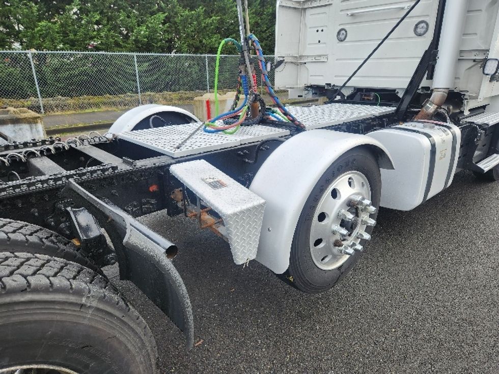 Day Cab Tractor-Heavy Duty Tractors-Volvo-2021-VNR84300-Kent-WA-444,489\n\t\tmiles-$ 66,750 - Image 17